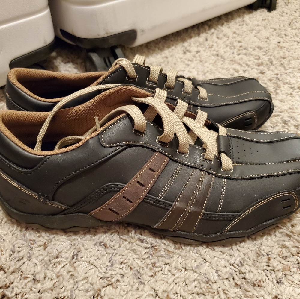 Mens 9.5 Skechers shoes